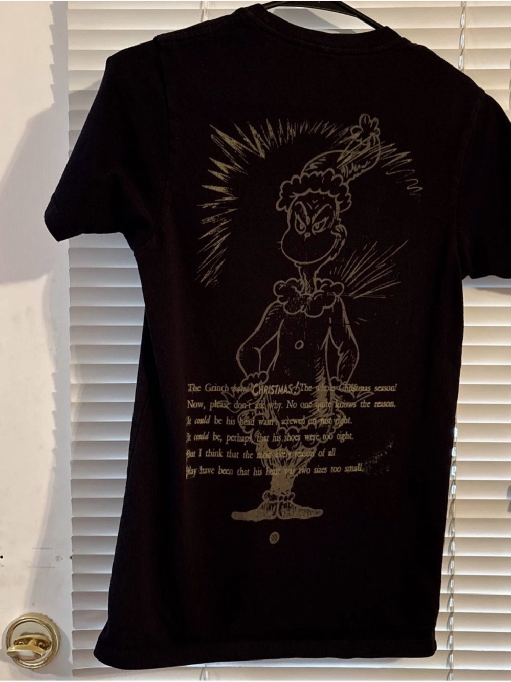 Adorable Christmas Grinch North of Whoville Stance T-Shirt Men’s Size Xtra Small